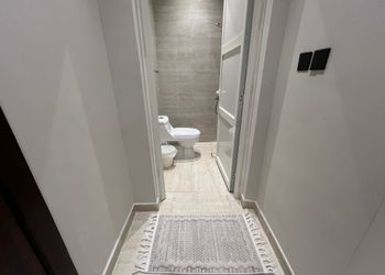 استديو بأثاث مريح وبسيط 