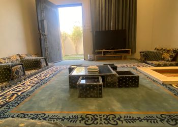 شاليه بمسطح اخضر ومسبح