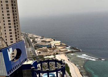 شقة بغرفه نوم وجلسة خارجية