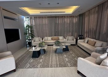 شاليه بمسبح خارجي وجلسة خارجية