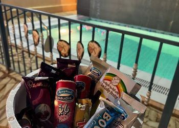 شالية بجلسة خارجية والعاب اطفال
