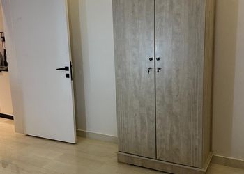 شقة بدخول ذاتي وصالة أنيقة 
