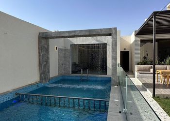 شاليه بمسبح وجلسة خارجية