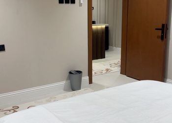 شقة بغرفة معيشة وغرفة نوم 