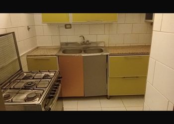 استراحة بمسطح اخضر وجلسه خارجيه