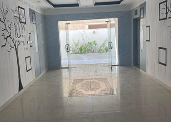 استديو بأثاث مريح وبسيط 