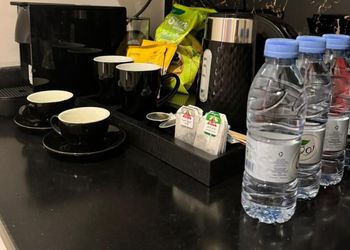 استديو بسرير ماستر وأثاث مريح 