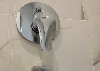 استديو بأثاث مريح وبسيط 
