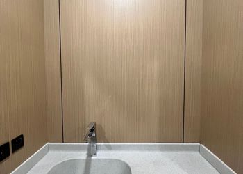 استديو بأثاث مريح وبسيط 