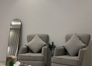استديو بأثاث مريح وبسيط 
