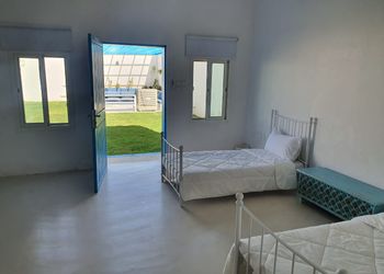 شالية بمجلس مطل على الفناء الخارجي 