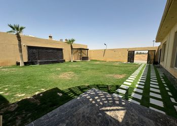 شاليه بمسطح اخضر