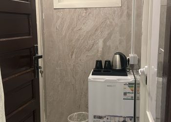 استديو بأسرة مفردة وأثاث مريح