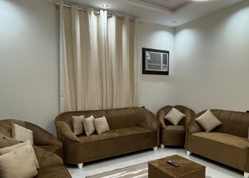 شقة بصالة مريحة ودخول ذاتي 
