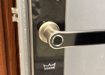 استديو بسرير ماستر وجلسة جانبية