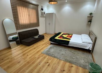 استديو بسرير ماستر وأثاث مريح 