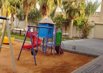 استراحة بملعب كرة طائرة ومسبح 