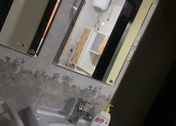 استديو بسرير ماستر وجلسة جانبية