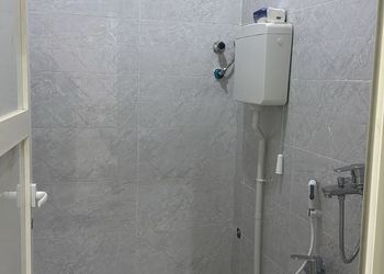 شقة بصالة مريحة وغرفة نوم 