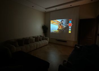 شقة بتصميم عصري وصاله وسينما