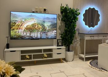 استديو بأثاث مريح وبسيط 