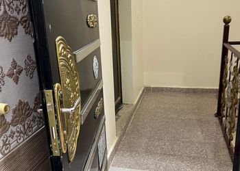 استديو بسرير ماستر وأثاث مريح 