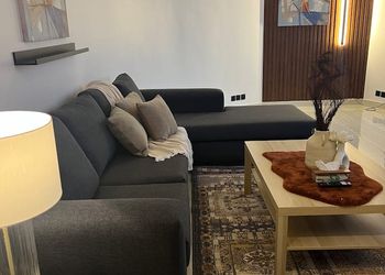 شقة بغرفة معيشة وغرفة نوم 