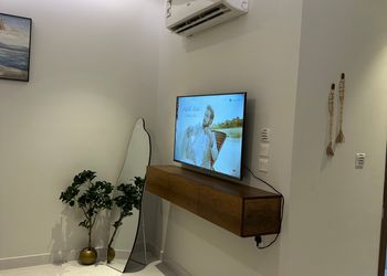 استديو بسرير ماستر وجلسة مريحة 