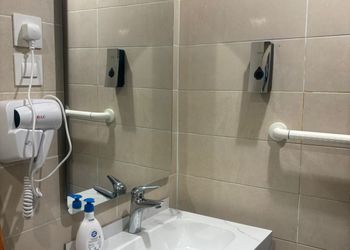 شقة بغرفة معيشة وغرفة نوم 