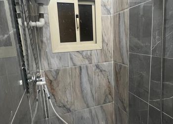 استديو بسرير مفرد وأثاث مريح 