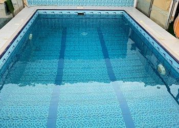 استراحة بمجلس وفناء خارجي 