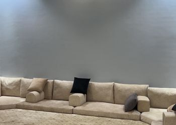 استراحة بمجلس وفناء خارجي 