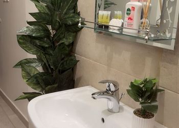 استديو بسرير ماستر وجلسة مريحة 