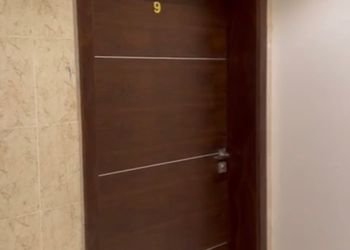 شقة بمجلس وغرفتين نوم وغرفة خدمة