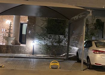 شقة بغرفة جلوس وغرفتين نوم 