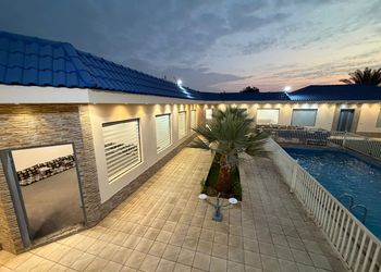 استراحة بمسطح اخضر ومجالس