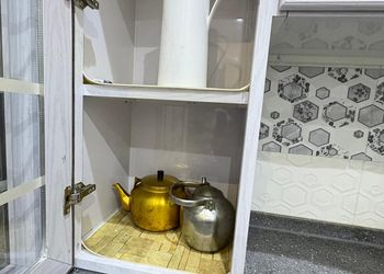 شقة بغرفة معيشة وغرفتين نوم 
