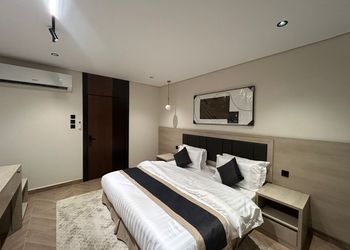 استديو بأثاث مريح وبسيط 