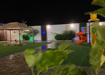 شاليه بألعاب أطفال وجلسة خارجية