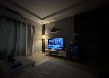 استديو بدخول ذاتي ومدخل جانبي 
