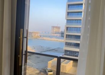 شقة بأثاث مريح وبسيط 