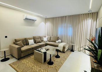 شقة بصالة وغرفة نوم بتصميم انيق