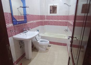 شقة بصالة جلوس وغرفة نوم 