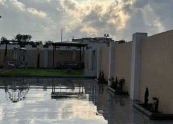 شاليه بالعاب اطفال وجلسة خارجية