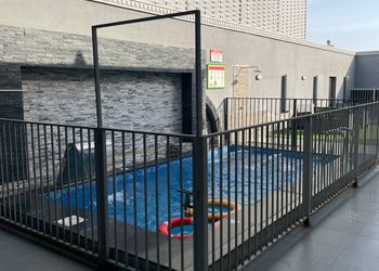 شاليه بمسبح خارجي وجلسة خارجية 