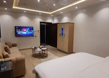 استديو بأثاث مريح وبسيط