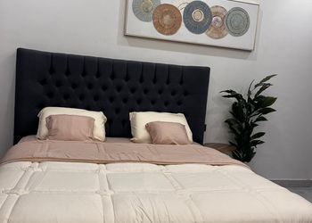 استديو بسرير ماستر وأثاث مريح 