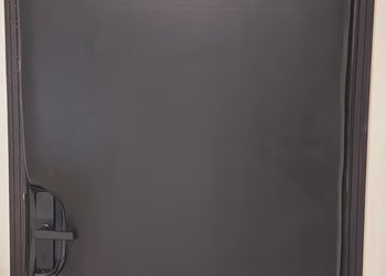 استديو بأثاث مريح وبسيط 