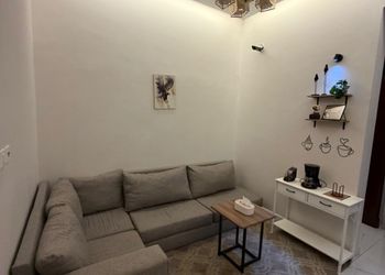 استديو بسرير ماستر وجلسة مريحة 