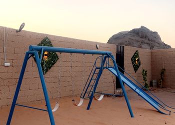 استراحة بمجلس وفناء خارجي 
